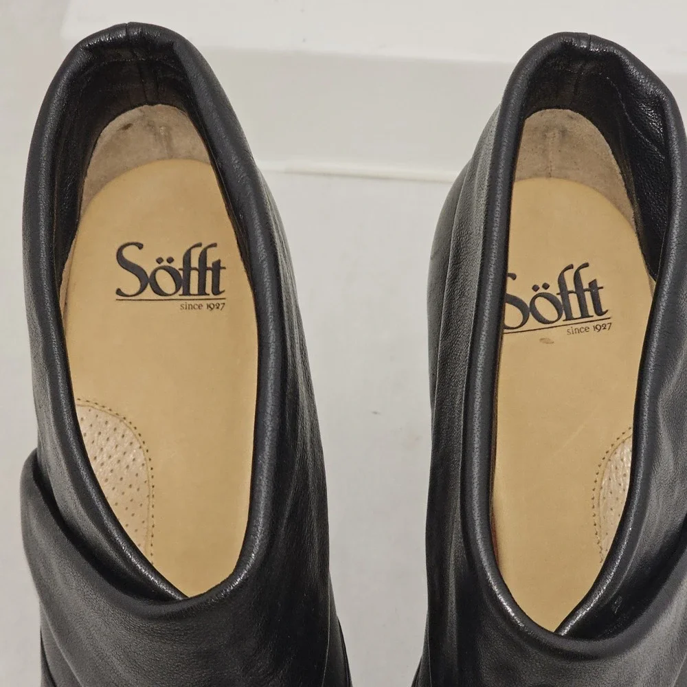 NWOB Sofft Freeda Black Leather Foldover  Slip On Heeled Ankle Booties  Sz 9.5